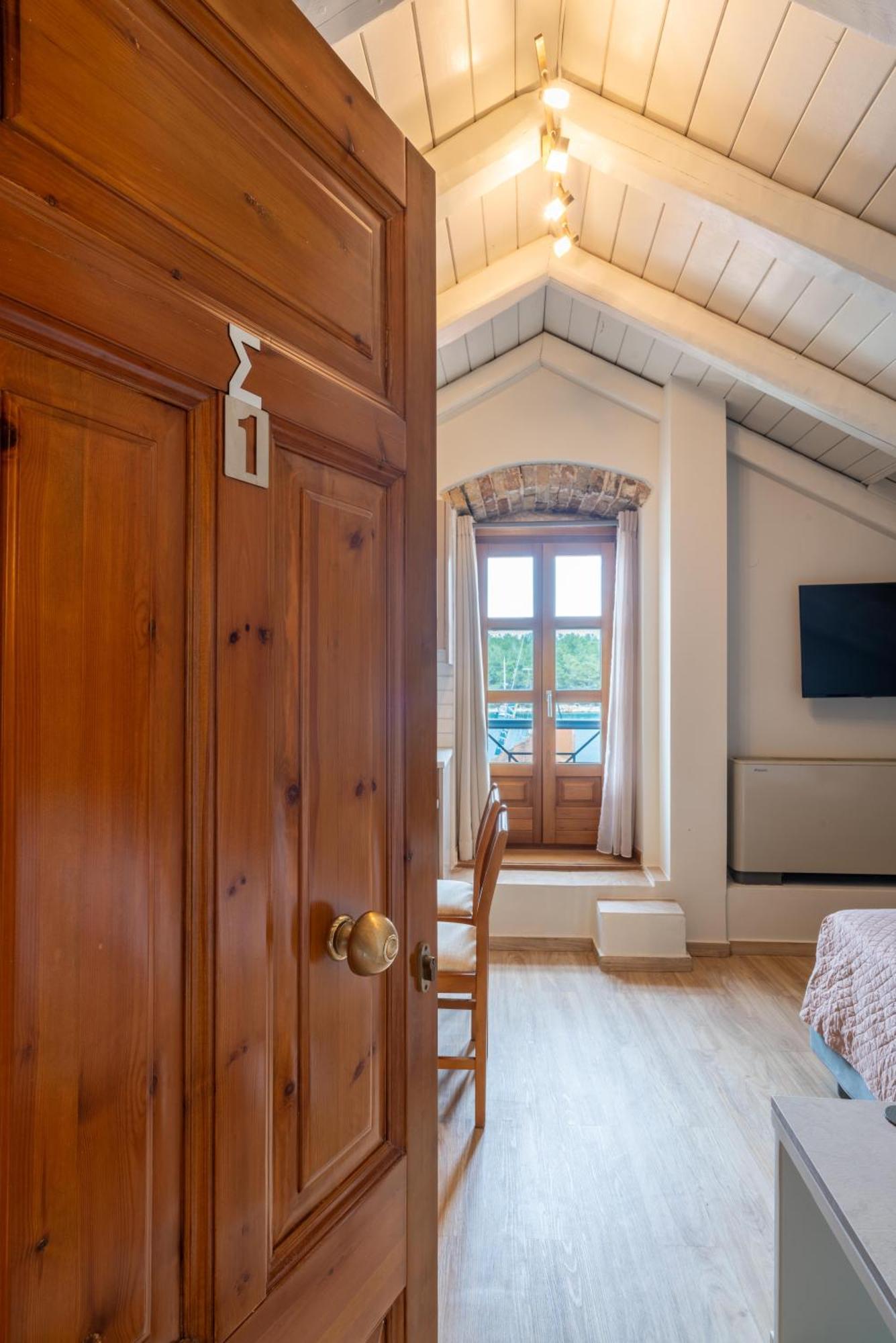 Authentic Suites In Fiscardo Fiskardo Eksteriør billede